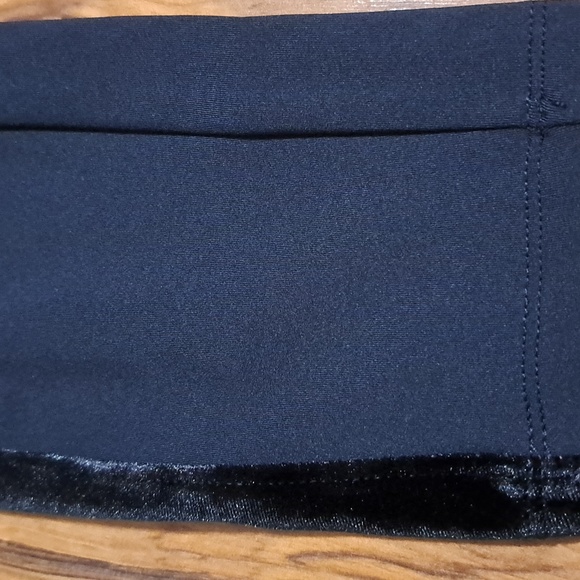 All worthy leggings high waisted, new in bag. - Picture 4 of 8